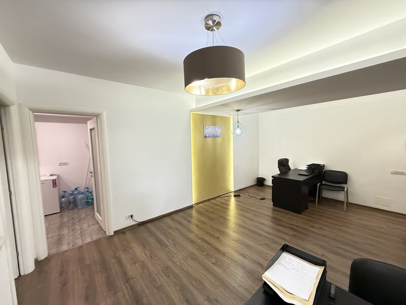 Unirii, birou modern, open space + parcare subterana, 1.000 €.