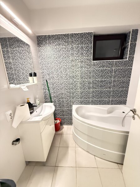 Unirii, birou modern, open space + parcare subterana, 1.000 €.